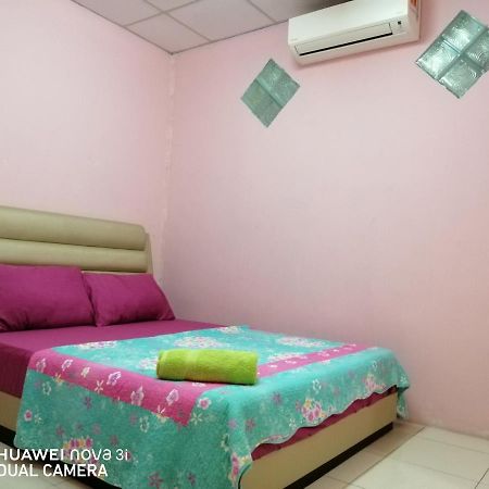 Layla Inn Batu Pahat Buitenkant foto