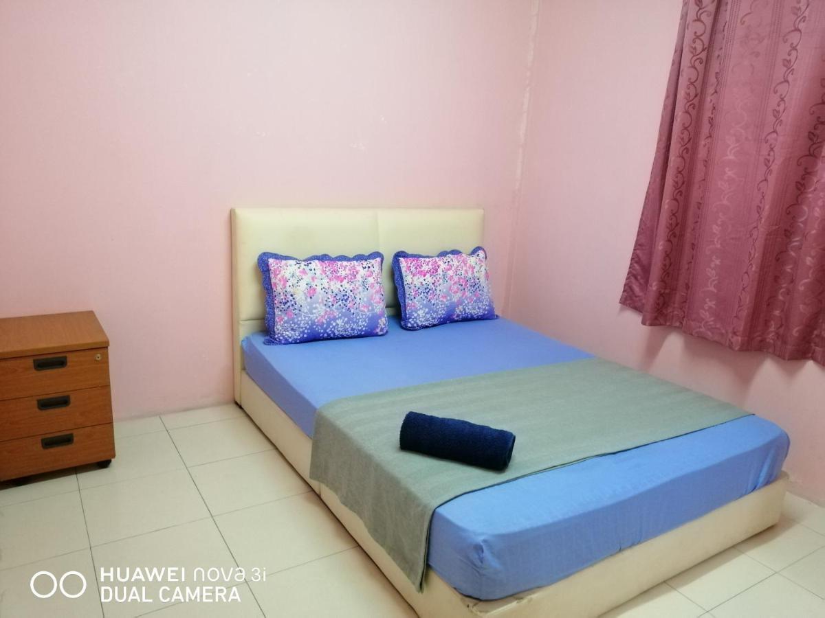 Layla Inn Batu Pahat Buitenkant foto