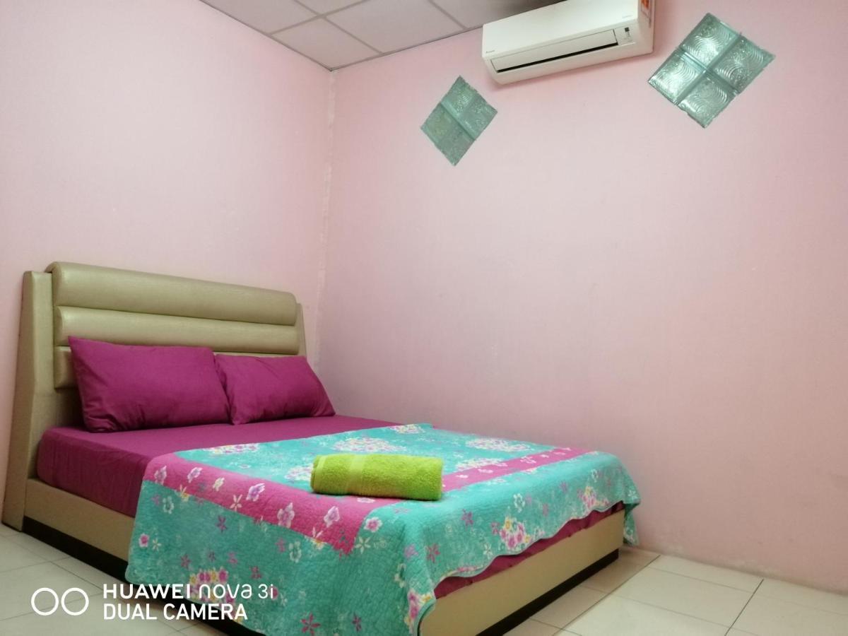 Layla Inn Batu Pahat Buitenkant foto