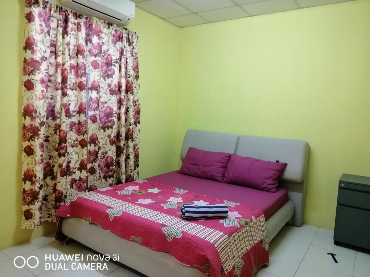 Layla Inn Batu Pahat Buitenkant foto