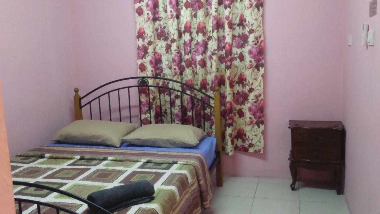 Layla Inn Batu Pahat Buitenkant foto