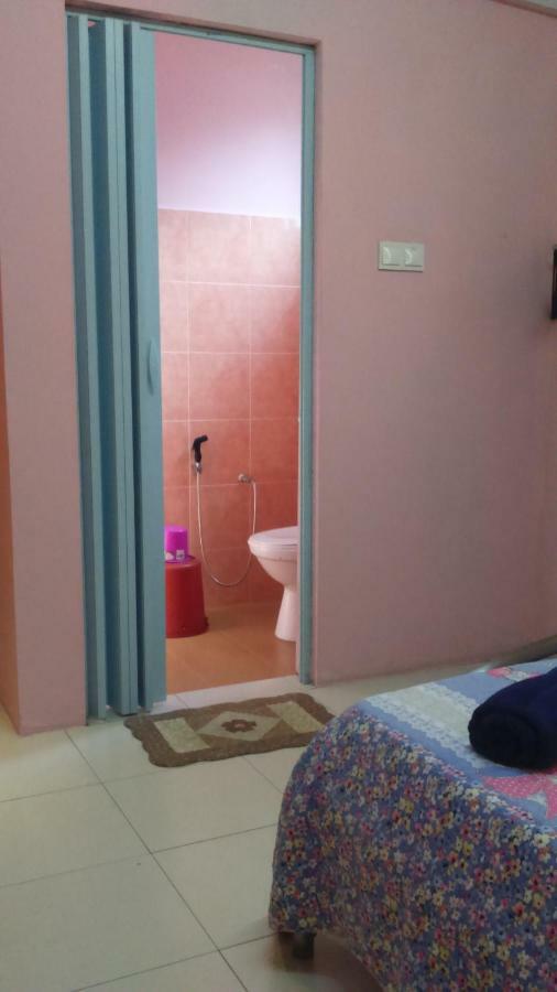 Layla Inn Batu Pahat Buitenkant foto