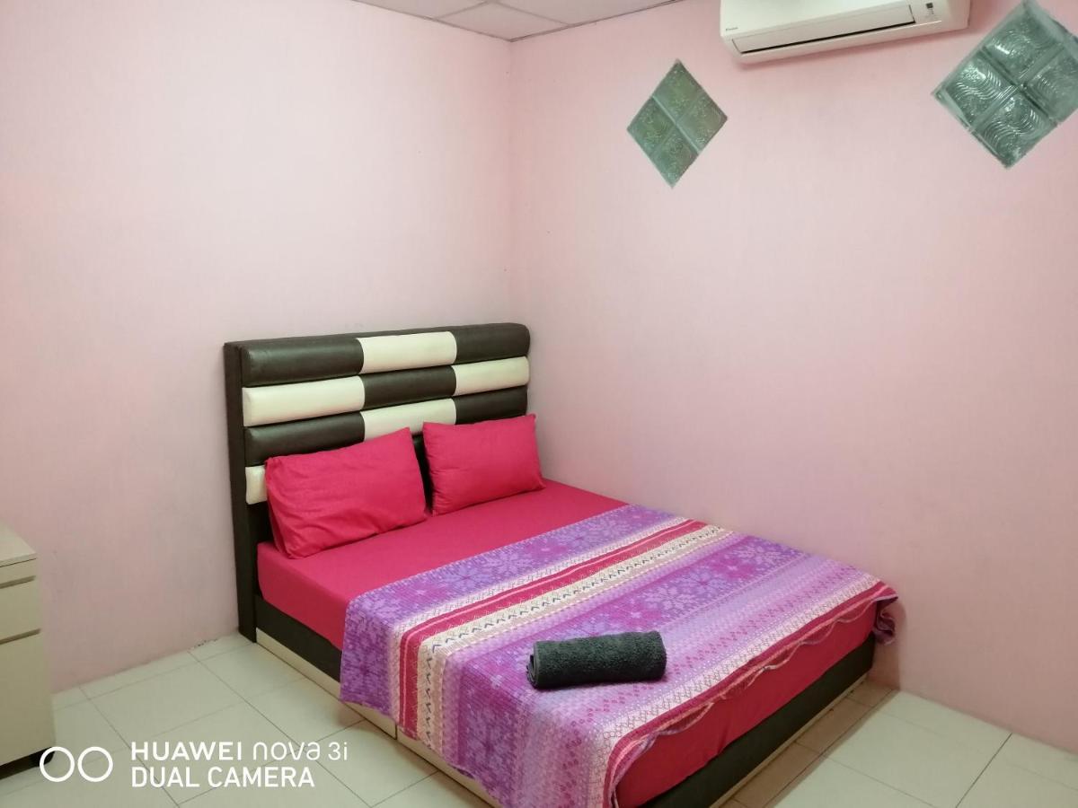 Layla Inn Batu Pahat Buitenkant foto