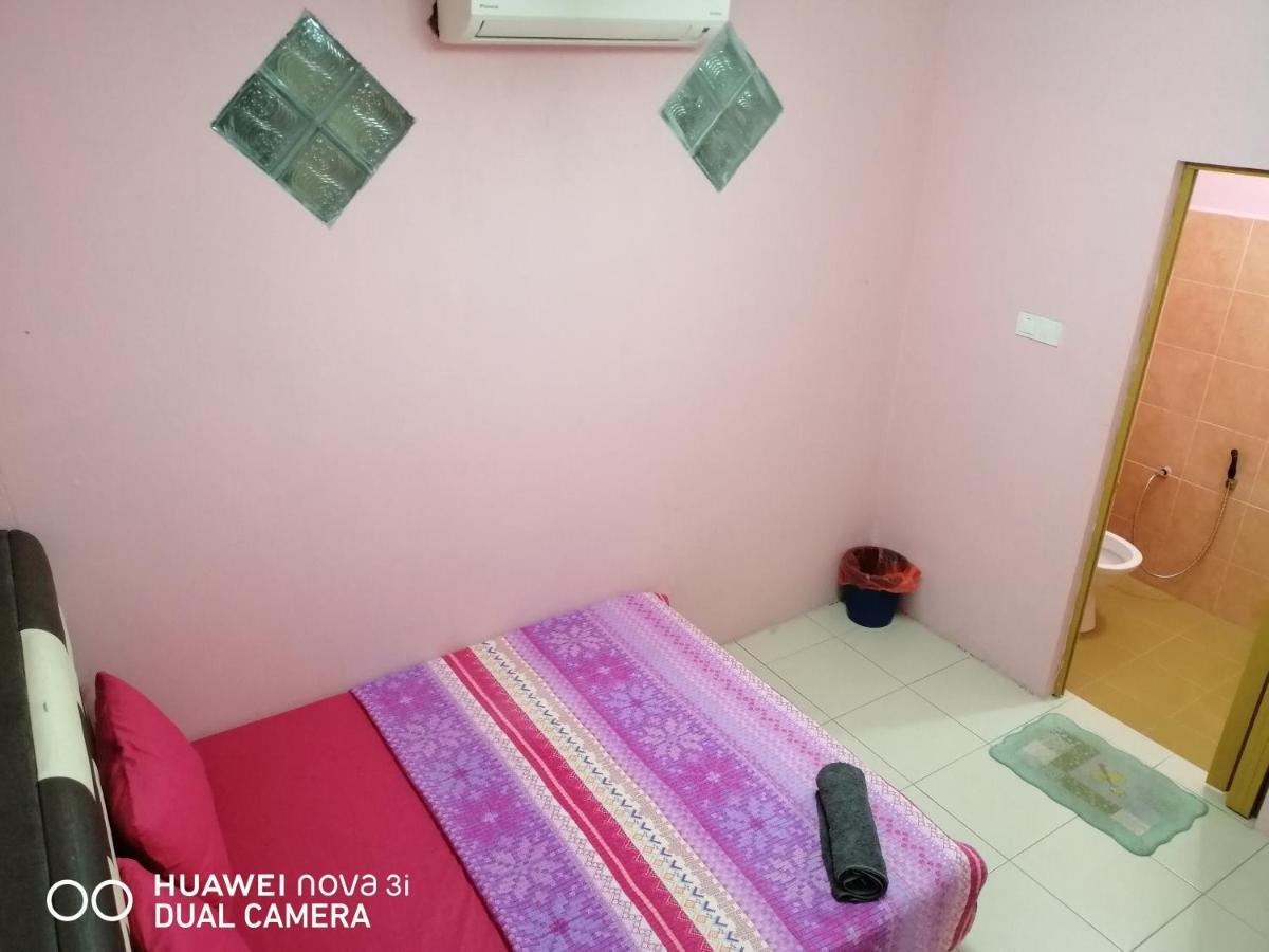 Layla Inn Batu Pahat Buitenkant foto