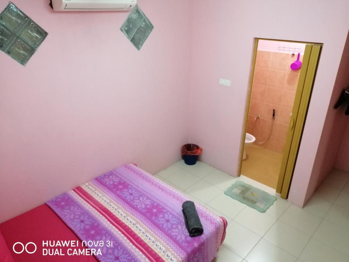 Layla Inn Batu Pahat Buitenkant foto