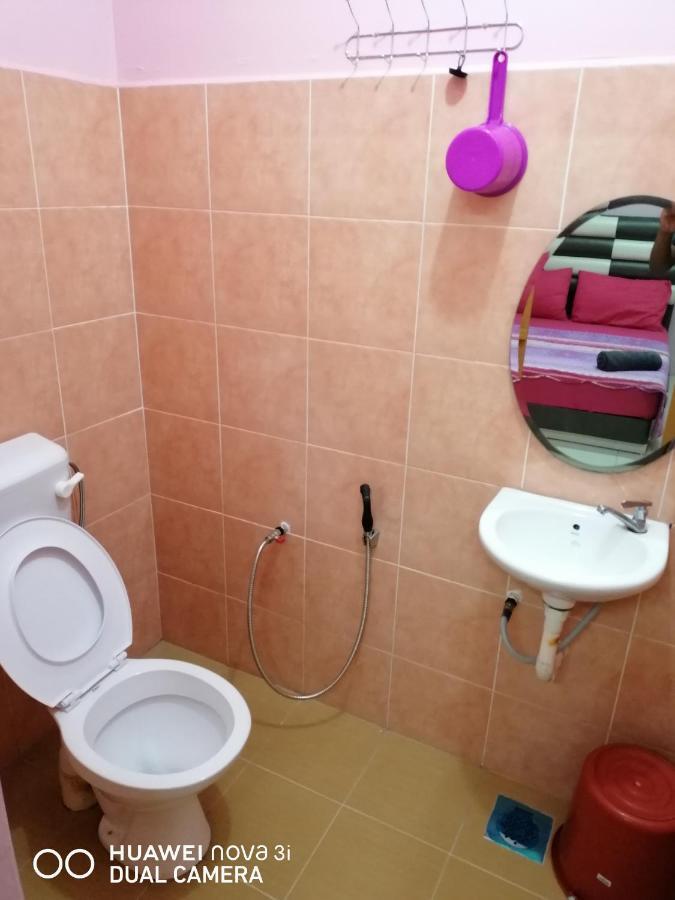 Layla Inn Batu Pahat Buitenkant foto