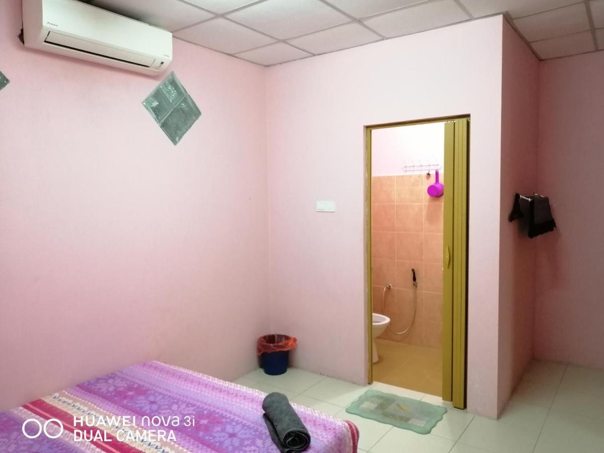 Layla Inn Batu Pahat Buitenkant foto
